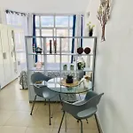 Golden Wave Appartement *